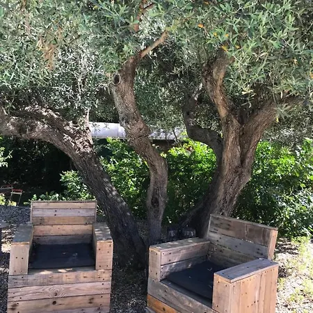 Πανσιόν Les D'amis Sanary-sur-Mer